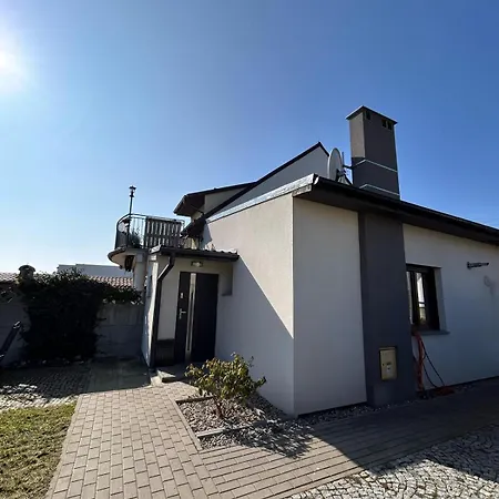 Casa Con Jardin Vallado