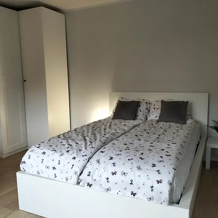 Casa Con Jardin Vallado *