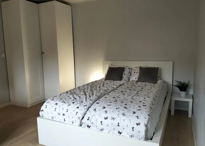 Casa Con Jardin Vallado *